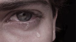 تفسير حلم البكاء في المنام وهل البكاء بشارة خير للعزباء