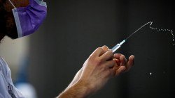 هل اللقاح يؤثر على الدورة الشهرية