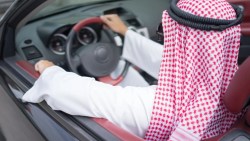كيف اسجل في المدرسة النموذجية لتعلم قيادة السيارات بالرياض